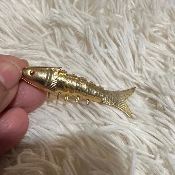 Vintage Golden Fish Pendant - Picture 2 of 4